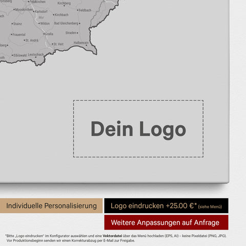 DACH-Karte als Pinn-Leinwand in Hellgrau mit Eindruck eines Firmenlogos