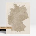 Neutrale schlichte Standard-Ausführung einer Deutschland-Karte mit Postleitzahlen als Pinn-Leinwand in Desert Sand