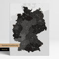 Neutrale schlichte Standard-Ausführung einer Deutschland-Karte mit Postleitzahlen als Pinn-Leinwand in Light Black