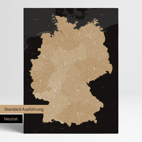 Neutrale schlichte Standard-Ausführung einer Deutschland-Karte mit Postleitzahlen als Pinn-Leinwand in Sonar Black