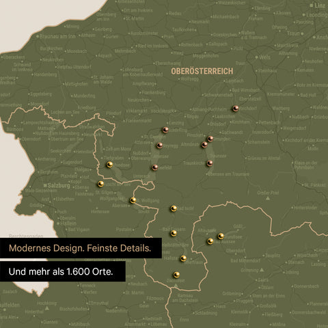 Ausschnitte einer Österreichkarte mit dem Salzkammergut und der Steiermark als Pinn-Leinwand in Olive Green mit 1.600 Orten