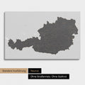 Neutrale und schlichte Standard-Ausführung einer Österreich-Karte als Pinn-Leinwand in Light Gray mit oder ohne Straßennetz
