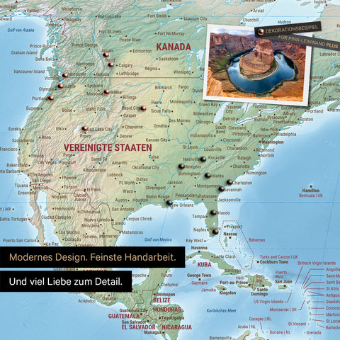 Physische Weltkarte mit Geländestruktur in der Equal-Earth-Projektion als Pinnwand in der Farbe Multicolor Terra, auf der Reiseziele in den USA und Kanada mit Pins markiert sind