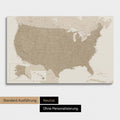 Neutrale und schlichte Ausführung einer USA Amerika Karte als Pinn-Leinwand in Beige