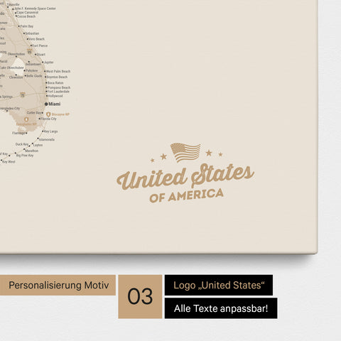 Pinnwand Leinwand einer USA Amerika Karte in Gold mit eingedrucktem Logo „United States"