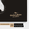 Pinnwand Leinwand einer USA Amerika Karte in Schwarz-Weiß mit eingedrucktem Logo „United States"