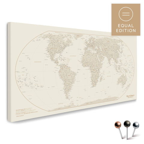 Weltkarte in der Equal-Earth-Projektion und in der Farbe Gold als hochwertige Pinn-Leinwand, ideal geeignet zum Markieren von Orten und Planen von Reisen