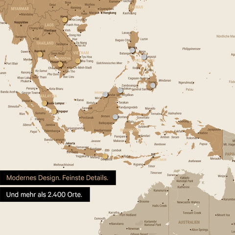Ausschnitt einer magnetischen Weltkarte in Multicolor Matt zeigt Karte von Asien, auf der Magnete Reiseziele markieren