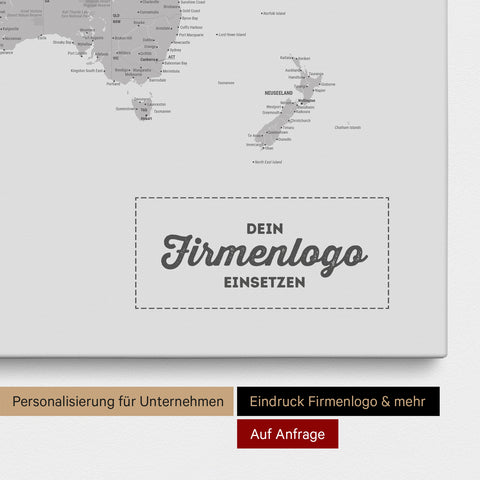 Weltkarte als Pinn-Leinwand in Hellgrau mit Eindruck eines Firmenlogos