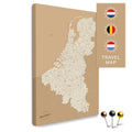 Benelux-Landkarte mit Niederlande, Belgien und Luxemburg in der Farbe Treasure Gold in einem modernen, minimalistischem Design als Leinwand zum Pinnen von Reisen und Orten