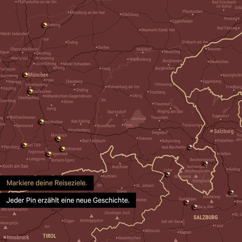 Detail einer DACH-Karte als Pinn-Leinwand in Bordeaux Rot mit Pins in Deutschland, Österreich und Schweiz