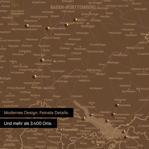 Ausschnitte einer DACH-Karte als Pinn-Leinwand in Braun mit 3.400 Orten