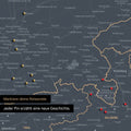 Detail einer DACH-Karte als Pinn-Leinwand in Denim Blue mit Pins in Deutschland, Österreich und Schweiz
