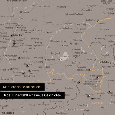 Detail einer DACH-Karte als Pinn-Leinwand in Warmgray (Braun-Grau) mit Pins in Deutschland, Österreich und Schweiz