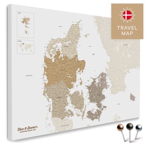Dänemark-Karte in Multicolor Beige Pinn-Leinwand mit sehr hohem Detailgrad zum Markieren von Orten und Reisezielen kaufen