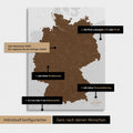 Vielfältige Konfigurationsmöglichkeiten einer Deutschland-Karte als Pinn-Leinwand in Braun