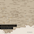 Ausschnitt einer magnetischen Deutschland-Karte in Desert Sand zeigt Karte von Bayern, auf der Magnete Reiseziele markieren