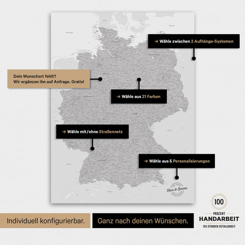 Übersicht über die vielfältigen Konfigurationsmöglichkeiten einer magnetischen Deutschland-Karte als Magnetboard in Hellgrau, von der Auswahl des Aufhänge-Systems über Farben bis zum Detailgrad