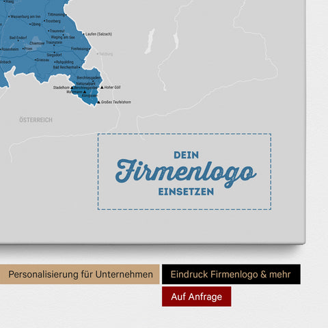 Deutschland-Karte als Pinn-Leinwand in Blau mit Eindruck eines Firmenlogos