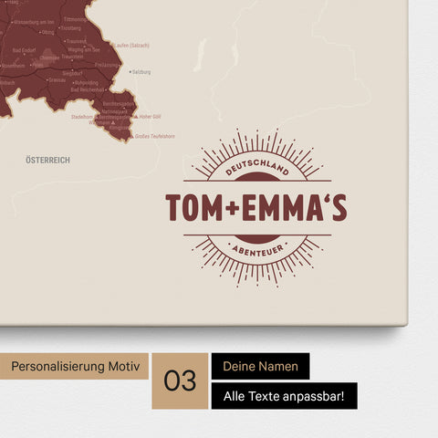 Deutschland-Karte als Pinn-Leinwand in Bordeaux Rot mit eingedruckten Namen als Logo in Form einer Sonne