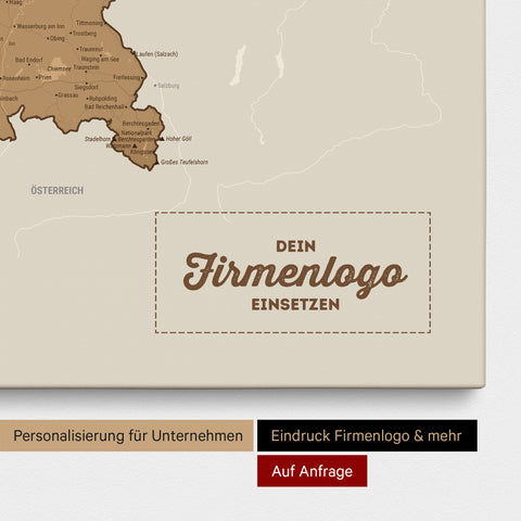 Deutschland-Karte als Pinn-Leinwand in Bronze mit Eindruck eines Firmenlogos