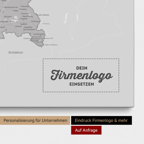 Deutschland-Karte als Pinn-Leinwand in Hellgrau mit Eindruck eines Firmenlogos