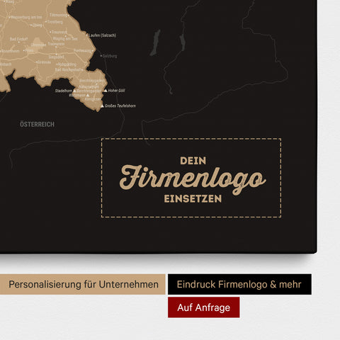 Deutschland-Karte als Pinn-Leinwand in Sonar Black (Schwarz-Gold) mit Eindruck eines Firmenlogos