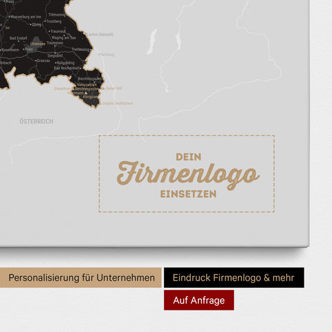 Deutschland-Karte als Pinn-Leinwand in Weiss-Schwarz mit Eindruck eines Firmenlogos