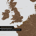 Pins stecken in einer Europa Landkarte in der Farbe Braun und markieren Reisezielen 