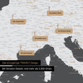 Highlights der Europa Landkarte in Dunkelgrau zeigen sehr detaillierte Ausschnitte mit Nationalparks, Bergen und Flüssen