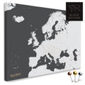 Europakarte in Dunkelgrau als Leinwand zum Pinnen von Reisen und Orten