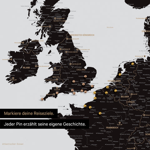 Pins stecken in einer Europa Landkarte in der Farbe Weiß-Schwarz und markieren Reisezielen 
