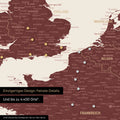 Ausschnitt einer magnetischen Europakarte in Bordeaux Rot zeigt einen Ausschnitt von England, Frankreich und Belgien mit Details wie Nationalparks, Flüssen und zahlreichen kleineren Orten und Städten