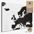 Magnetische Europakarte in der Farbe Light Black (Weiß-Schwarz) in einem modernen, minimalistischem Design als Magnetboard zum Pinnen und Markieren von Reisezielen kaufen