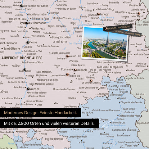 Politische Frankreich Landkarte in Multicolor Atlas als Leinwand zum Pinnen zeigt einen Ausschnitt von Auvergne-Rhone-Alpen mit vielen Details wie Nationalparks, Flüssen und zahlreichen kleinen Orten und Städten, die teilweise mit Pins markiert sind