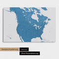 Neutrale und schlichte Ausführung einer Kanada & USA Karte als Pinn-Leinwand in Blau