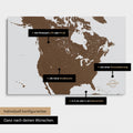 Vielfältige Konfigurationsmöglichkeiten einer Kanada & USA Landkarte als Pinn-Leinwand in Farbe Braun