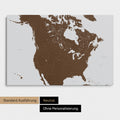 Neutrale und schlichte Ausführung einer Kanada & USA Karte als Pinn-Leinwand in Braun