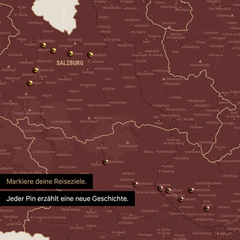 Detail einer Österreich-Karte als Pinn-Leinand in Bordeaux Rot mit Pins im Salzburger Land und Kärnten
