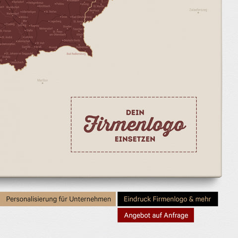 Österreich-Karte als Pinn-Leinwand in Bordeaux Rot mit Eindruck eines Firmenlogos