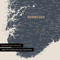 Detail einer Skandinavien-Karte als Pinn-Leinand in Navy Light mit Pins im Süden von Norwegen
