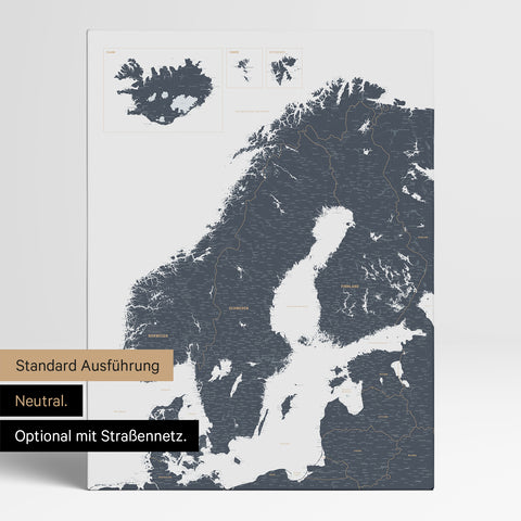 Neutrale und schlichte Standard-Ausführung einer Skandinavien-Karte als Pinn-Leinwand in Denim Blue mit oder ohne Straßennetz