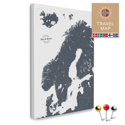 Skandinavien-Karte in Denim Blue als Pinnwand Leinwand zum Pinnen und Markieren von Reisezielen kaufen