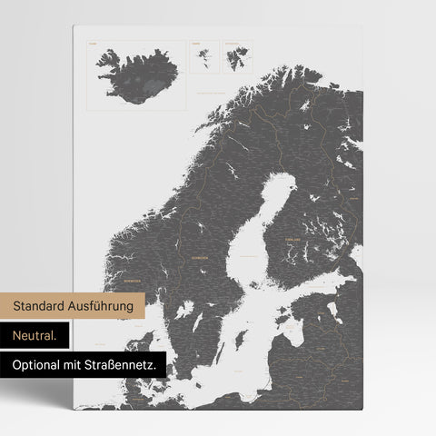 Neutrale und schlichte Standard-Ausführung einer Skandinavien-Karte als Pinn-Leinwand in Grau mit oder ohne Straßennetz