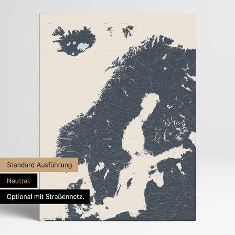 Neutrale und schlichte Standard-Ausführung einer Skandinavien-Karte als Pinn-Leinwand in Navy Light mit oder ohne Straßennetz
