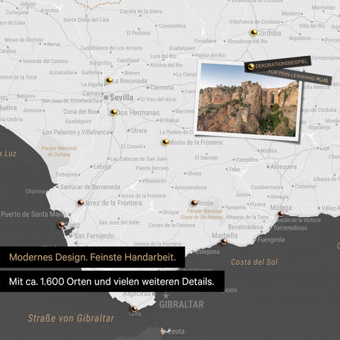 Spanien- & Portugal Landkarte in Dunkelgrau als Leinwand zum Pinnen zeigt einen Ausschnitt der Costa del Sol mit vielen Details wie Nationalparks, Flüssen und zahlreichen kleinen Orten und Städten, die mit Pins markiert sind