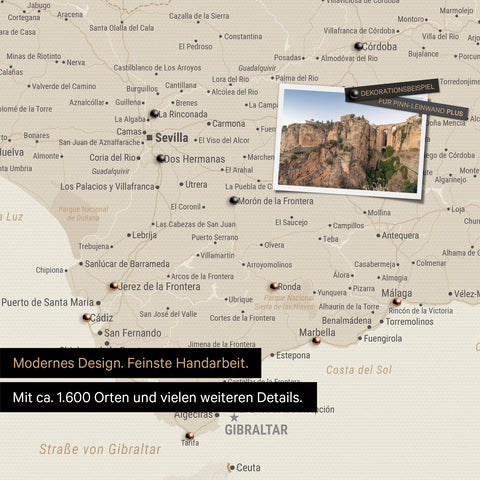 Spanien- & Portugal Landkarte in Gold als Leinwand zum Pinnen zeigt einen Ausschnitt der Costa del Sol mit vielen Details wie Nationalparks, Flüssen und zahlreichen kleinen Orten und Städten, die mit Pins markiert sind