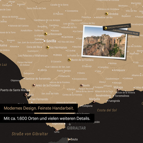 Spanien- & Portugal Landkarte in Sonar Black als Leinwand zum Pinnen zeigt einen Ausschnitt der Costa del Sol mit vielen Details wie Nationalparks, Flüssen und zahlreichen kleinen Orten und Städten, die mit Pins markiert sind