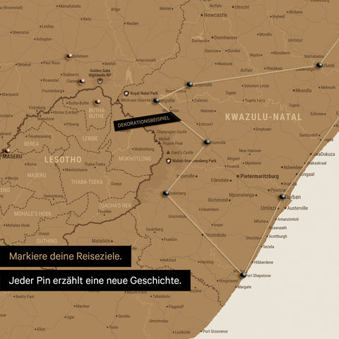 Südafrika-Karte in Farbe Bronze mit Pins und Garn, die Reiseziele und die Reiseroute in Lesotho und Kwazulu-Natal absteckt.