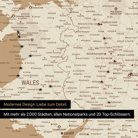 Ausschnitt einer Landkarte von Wales und England in Farbe Treasure Gold (Gold-Beige) mit Pins zur Markierung von besuchten Reisezielen